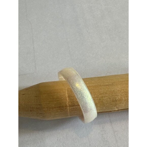 Enso Silicone Ring Unisex Size 4 Unicorn White Iridescent Pearl Comfortable Chic - Picture 2 of 5